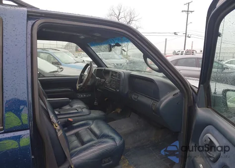 1997 Chevrolet Suburban 1500 из США, поврежденный, VIN 3GNFK16R5VG189156